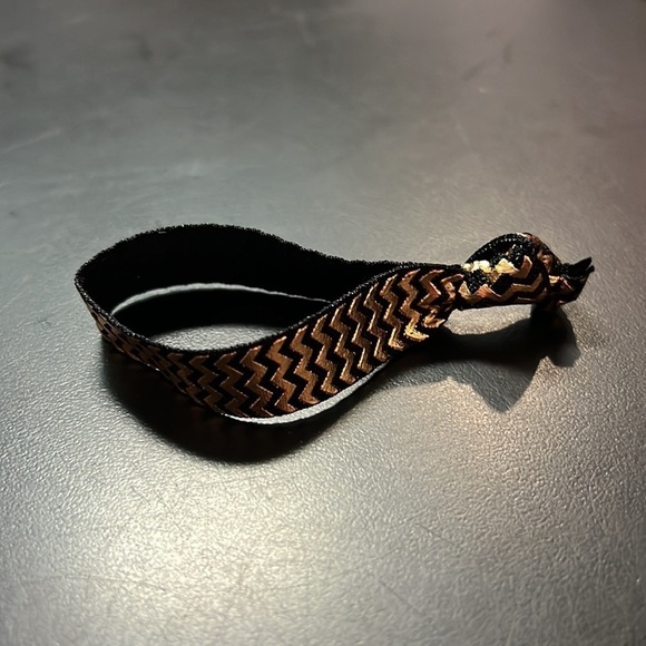 2 packs of Bridal Party Hair Ties, 3 Black & 3 White Bride & Bride Tribe ties - Picture 8 of 9